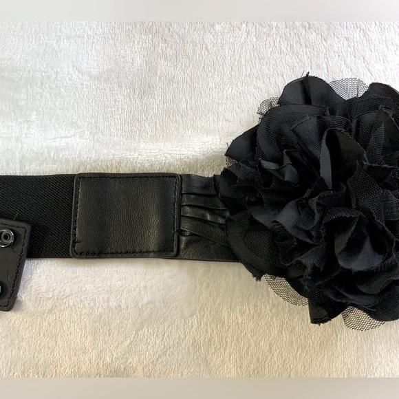 White House Black Market Women’s Black Genuine Leather Belt main image 4